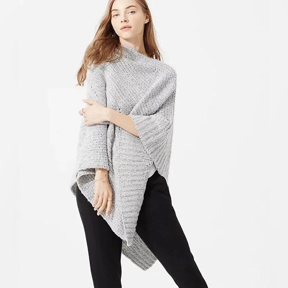 Lou & Grey Sweater Cable Knit Poncho OS One Size Chunky Gray V-Neck Draped‎ Cape